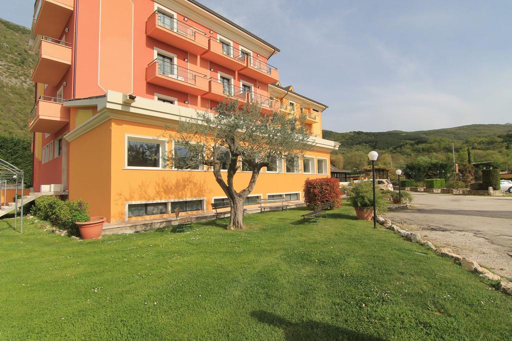 Filippone Hotel&Ristorante Gioia dei Marsi Kültér fotó