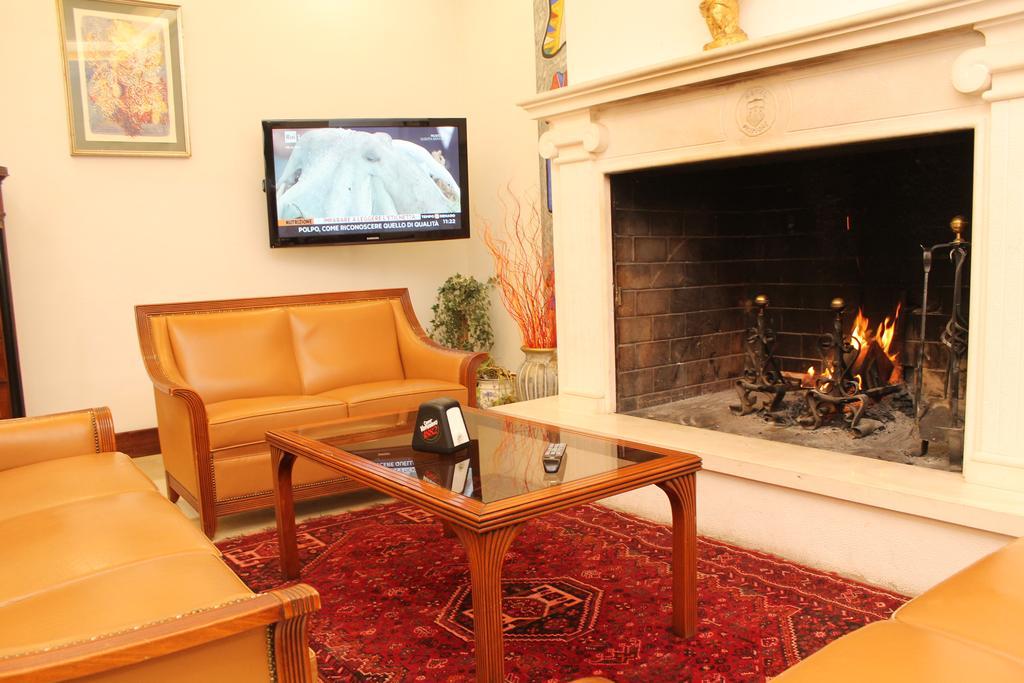 Filippone Hotel&Ristorante Gioia dei Marsi Kültér fotó