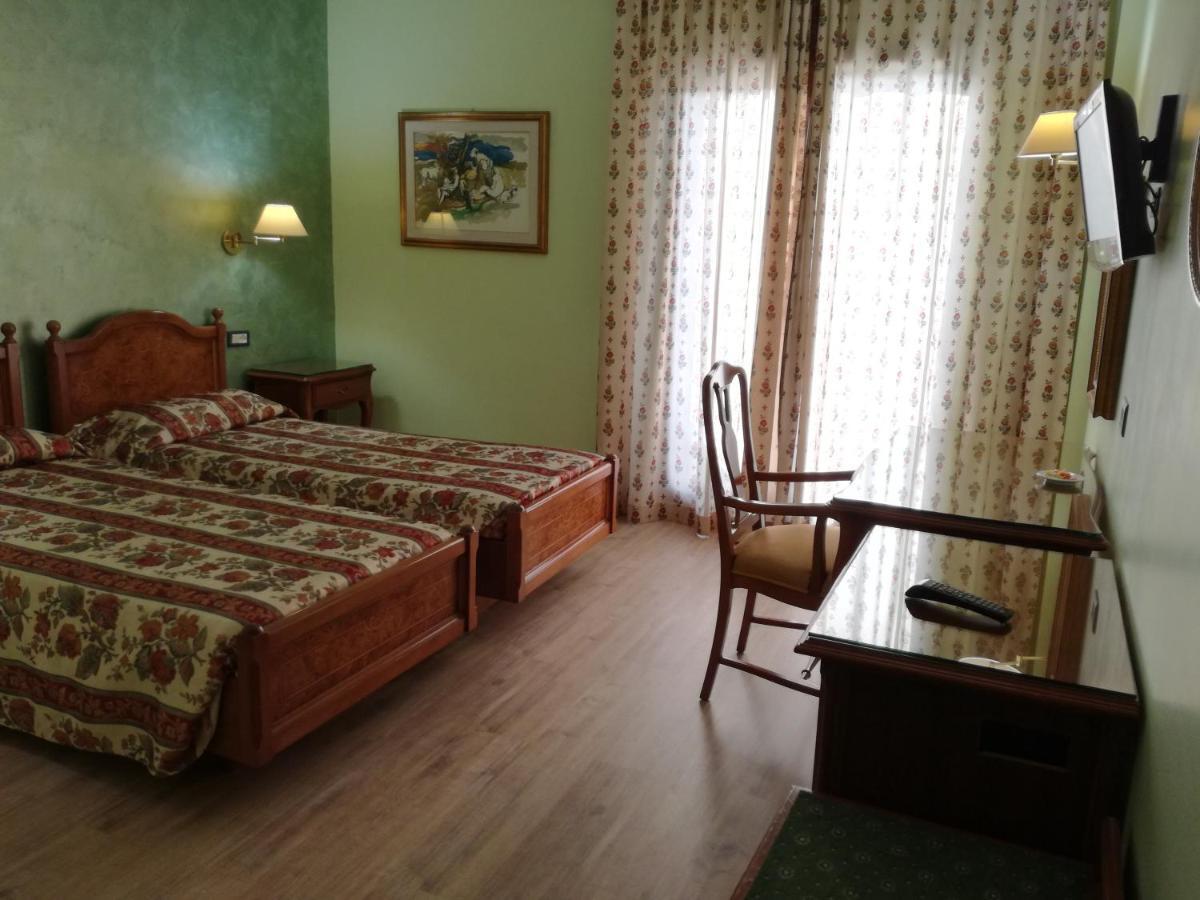 Filippone Hotel&Ristorante Gioia dei Marsi Kültér fotó