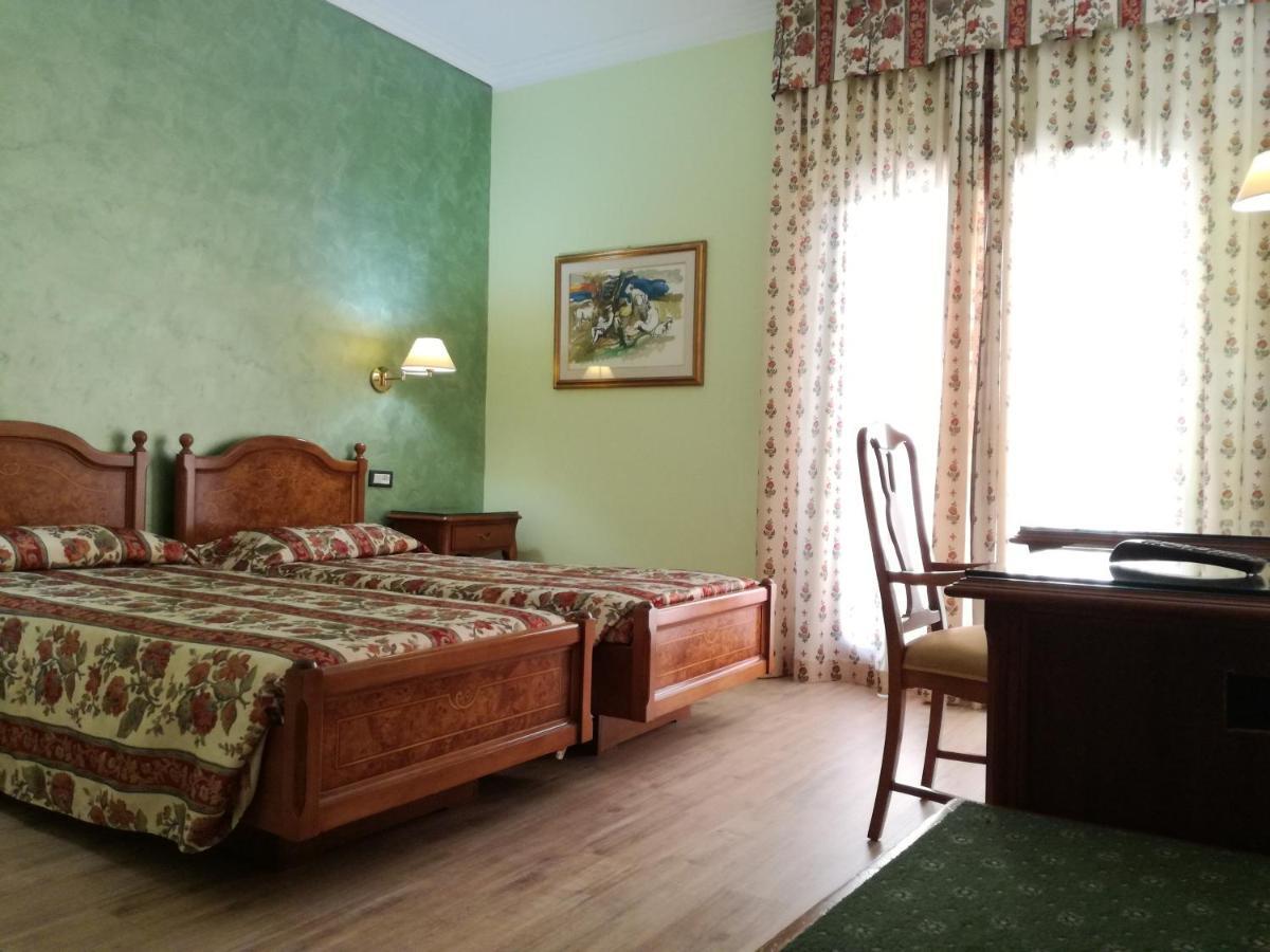 Filippone Hotel&Ristorante Gioia dei Marsi Kültér fotó