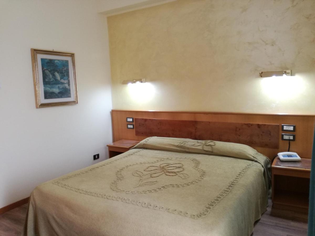 Filippone Hotel&Ristorante Gioia dei Marsi Kültér fotó